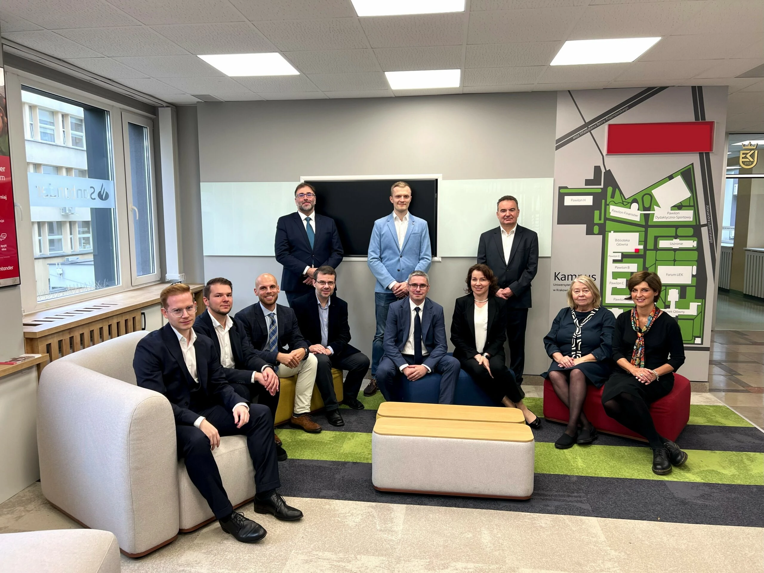 Na zdjęciu od lewej: mgr Wojciech Jarosz, mgr Bartłomiej Balawejder, dr Radosław Ciukaj, dr Krzysztof Kil, dr Piotr Karaś, dr Michał Boda, Prof. UEK dr. hab. Mateusz Folwarski, mgr Małgorzata Gołąbek, dr Igor Styn, Prof. dr hab. Ewa Miklaszewska (Kierownik Katedry), Prof. UEK dr hab. Aleksandra Jurkowska