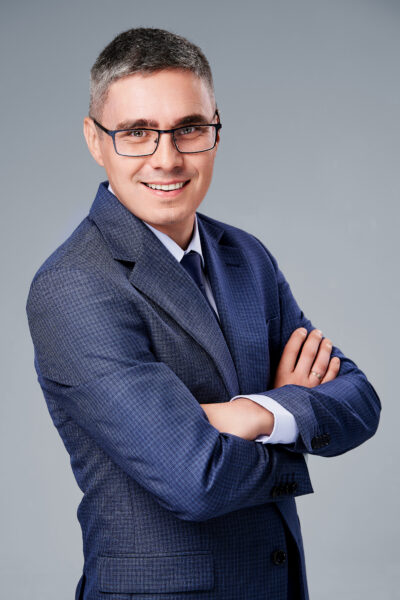 Zdjęcie (portret) dr hab. Mateusza Folwarskiego, prof. UEK.
