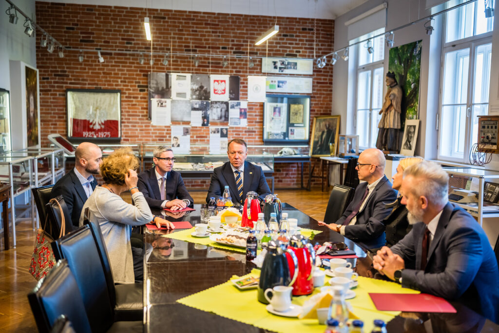 Spotkanie władz Uniwersytetu Ekonomicznego w Krakowie z nowo powołanymi Kierownikami Katedr podczas uroczystości w Sali Muzeum UEK.