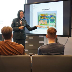 Zdjęcie 2. Zajęcia w jednostkach organizacyjnych KAS – Oddział Celny Port Lotniczy Kraków-Balice