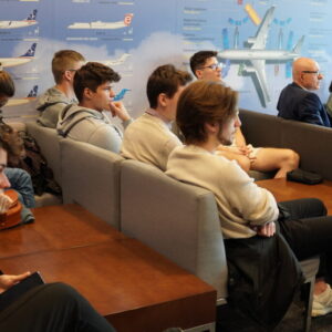 Zdjęcie 3. Zajęcia w jednostkach organizacyjnych KAS – Oddział Celny Port Lotniczy Kraków-Balice