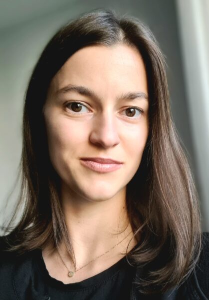 Kobieta w długich włosach