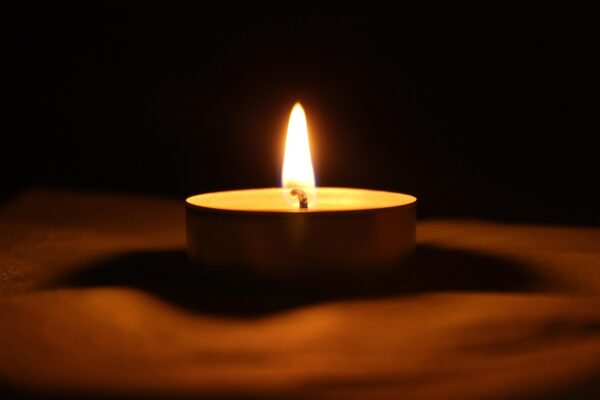 Paląca się świeczka